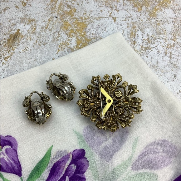 Vintage Florenza signed Green and Gold Brooch and Earring Set - Picture 4 of 9